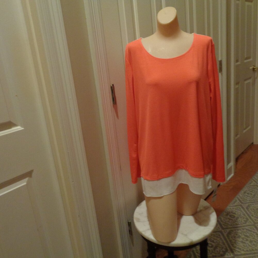 Coral and white top NWT  back pleat, illusion layering  WOW Gibson Latimer!